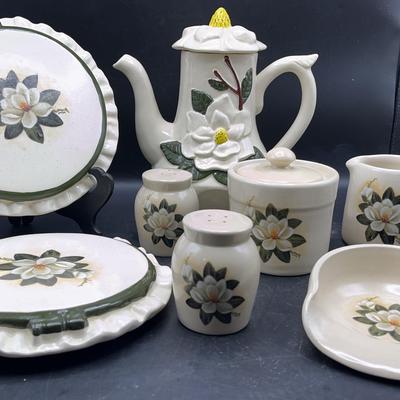 Vintage Shakers & Thangs Pottery Set 