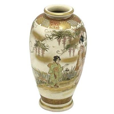 Lot 021   
Japanese Satsuma Vase