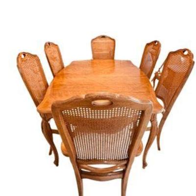Lot 007--232   
Thomasville French Provincial Style Dining Room Table And Chairs