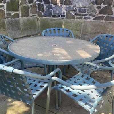 Patio table + 6 chairs