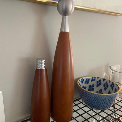 Midcentury salt and pepper shaker