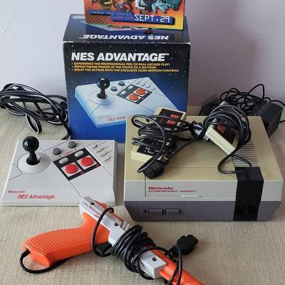 1985 Nintendo NES Console and Accessories