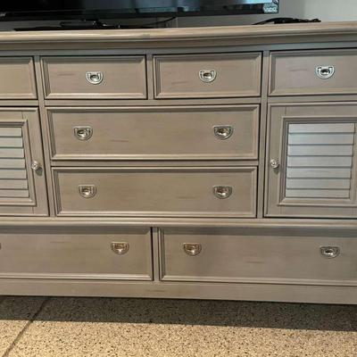 Rooms To Go Belmar Gray Dresser