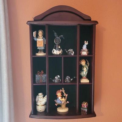 Curio with Coloectibles