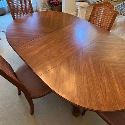 Dining Room Table w/ Six Chairs and Leaf 