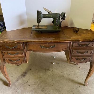  Vintage Viking Sewing Machine & Wood Sewing Desk