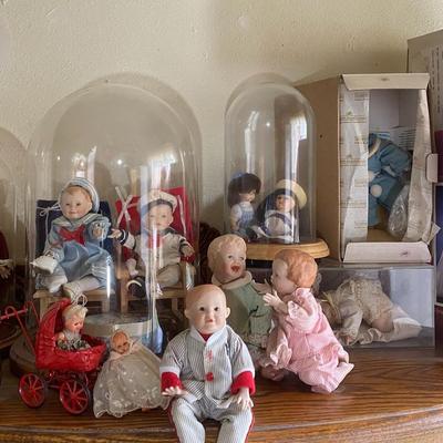 Ashton-Drake, Yolanda Bello And Madame Alexander Dolls With Display Cases