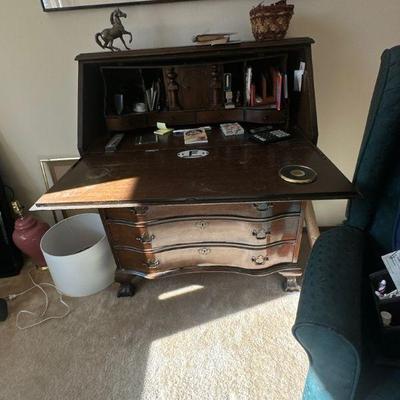 Available in auction - Lot 9 - Antique desk