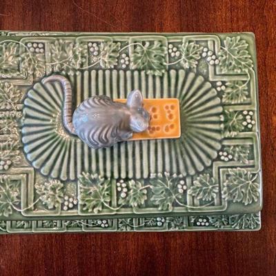 Available in auction - Lot 6 - Sur La Table piece with mouse and cheese motif