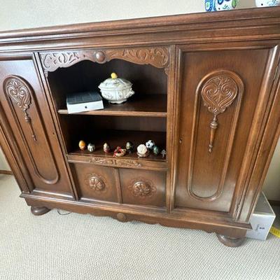 Available in auction - Lot 14 - Vintage wooden hutch