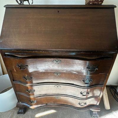 Available in auction - Lot 9 - desk (closed)