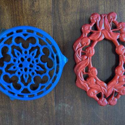 Available in auction - Lot 31 - Vintage Le Creuset trivets