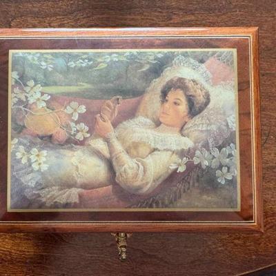 Available in auction - Lot 16 - H&G Studios Musical Jewelry Box
