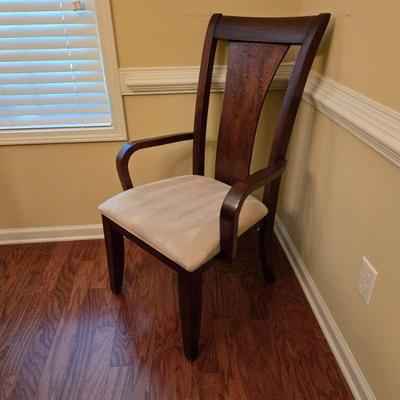Nice Dining Table with 8 Chairs (includes extra leaf and pads)