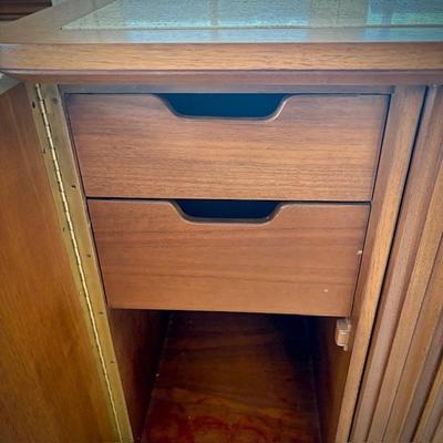 Vintage Henredon buffet with wood drop handles, interior drawers and shelves