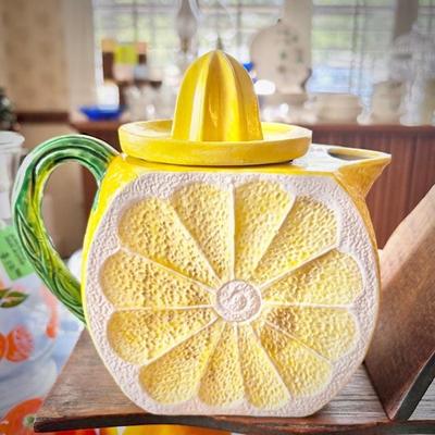 Vintage Florida orange citrus reamers, juicers, decor