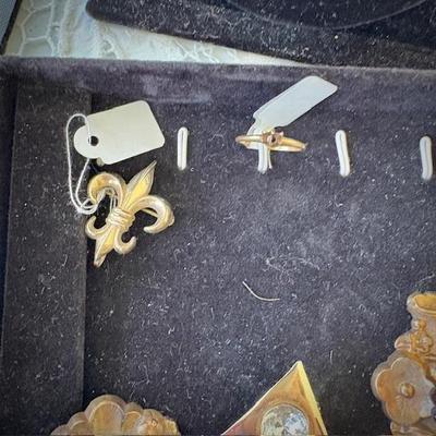 Jewelry counter - including gold and silver