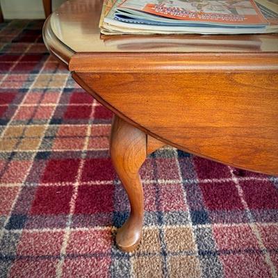 Drop-leaf coffee table