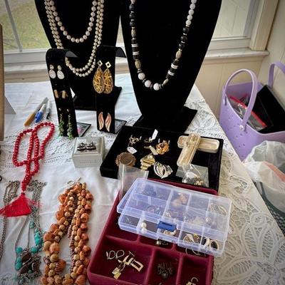 Jewelry counter - including gold and silver