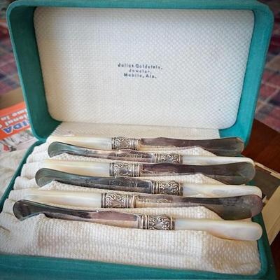 Set of 6 Meridien knives with mother of pearl handles