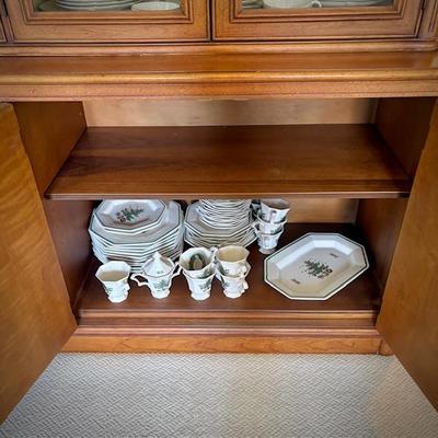 Vintage Henredon china cabinet