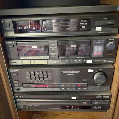 Sony stereo system with two speakers