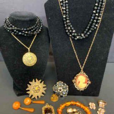 Ct108 costume jewelry cameo
