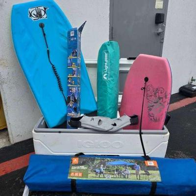 Ct159 igloo ice chest boogie boards and ozark trail canopy