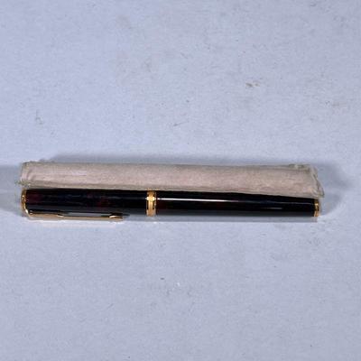 PARKER 18K GOLD PEN | Parker 18K gold fountain pen Dimensions: l. 5.25 in

