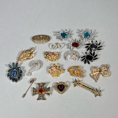 CUT STONE BROOCHES & PINS | Mixed lot of cut stones, diamond simulants, and other brooches & pins.

