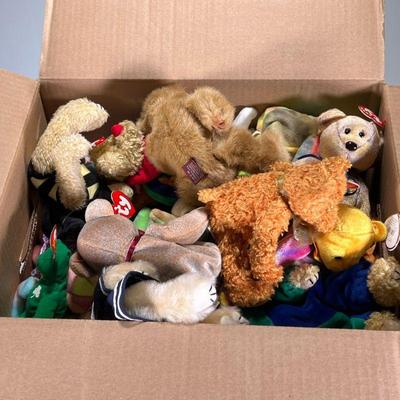 VERY LARGE LOT BEANIE BABIES | Very large lot of mixed beanie babies including; The Jingle Beanies collection, Beanie Baby cards, large...