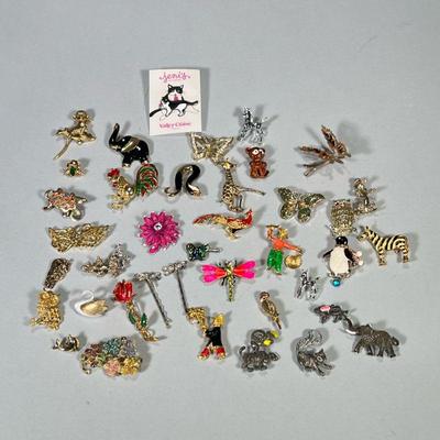 ANIMAL & FLOWER FORM BROOCHES & PINS | Mixed lot of animal & flower form brooches & pins.

