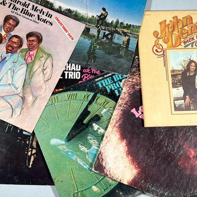 (6pc) COUNTRY & BLUES VINYL RECORDS | Including: John Denver "Back Home Again" (CPL1-0548) Elvin Bishop "Let It...
