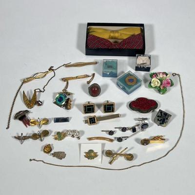 MIXED COSTUME JEWELRY & OTHER | Mixed lot of costume jewelry including: military pins, tie-clips, pins & brooches, cufflinks,...