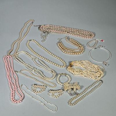 LARGE LOT PEARL JEWELRY | Large lot of mixed pearl jewelry including necklaces, bracelets, and more! - l. 52 in (longest)
