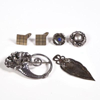 (6pc) GEORG JENSEN & OTHER JEWELRY | George Jensen sterling silver jewelry, including a flower-shaped pin with scroll, no. 135 (2...