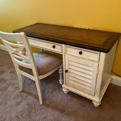 Haverty Furniture Co. Desk w/Chair; approx. 30" x 49.5" x 20";  BUY THEM NOW $150