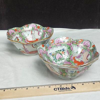 Chinese Famille Rose Medallion Scalloped Gilt Edge Lotus Style Bowls