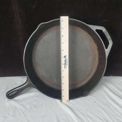 LODGE 63 Cast Iron Skillet 