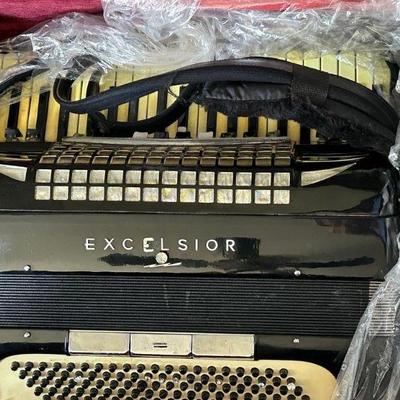 Vintage Excelsior AccordVintage Excelsior Symphony Accordion w/ Rolling Hard Case ion 