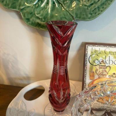 Cut crystal bud vase. 