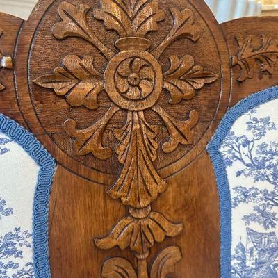 Stunning carved details.