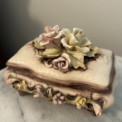 Made in Italy Capodimonte lidded box. 