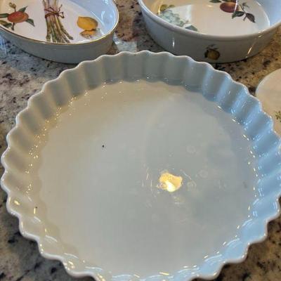 Exceptional Quality Pillivuyt French porcelain quiche dish. 