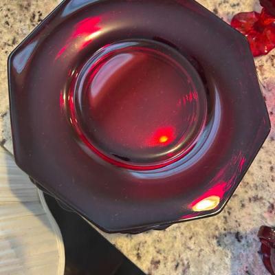 Set of 12 plates. 