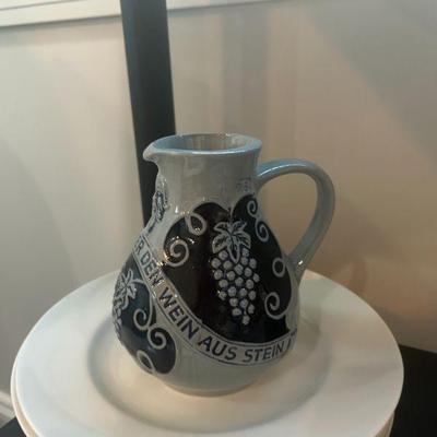 1996 Medieval Stoneware Trinkt Wie Eure Väter Aus Stein Den Wein Blue Grey Pitcher 0.5 L. Salt Glazed Stoneware