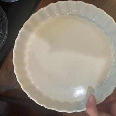 Porcelain quice dish. 