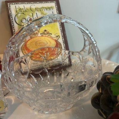 Cut lead crystal basket 