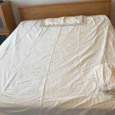 Queen Bed 