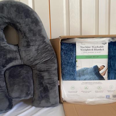 Weighted Blanket And Side Sleeper Pillow 